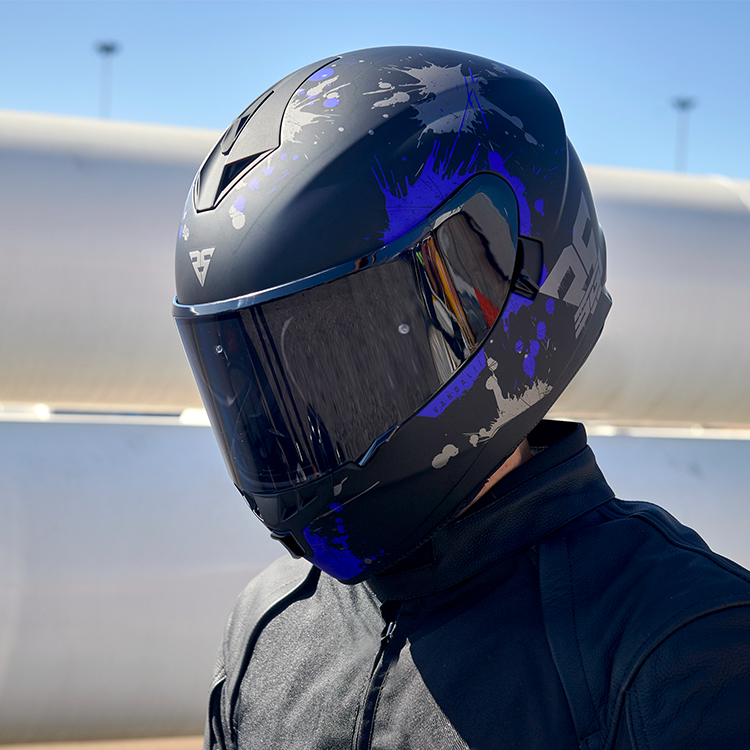 Black helmet hot sale with blue visor